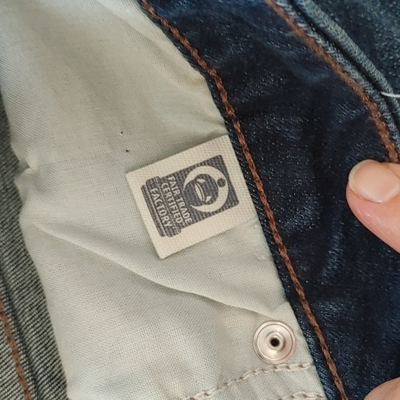 Universal Threads High Rise Midi shorts size 4 - Picture 5 of 11